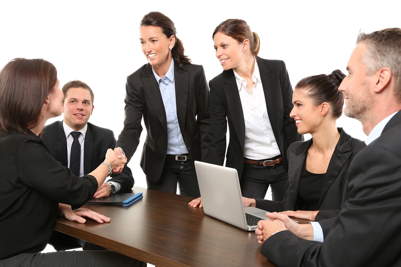 10 Tips to Organize a Productive Business Meeting 4 Professional Business Meeting Handshake