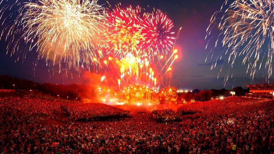 Fireworks lighting up the night sky above Tomorrowland Belgium 2025's main stage