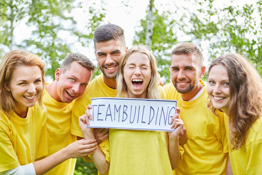 Team building ideas: outdoor team building activities ideas for small groups during a corporate event