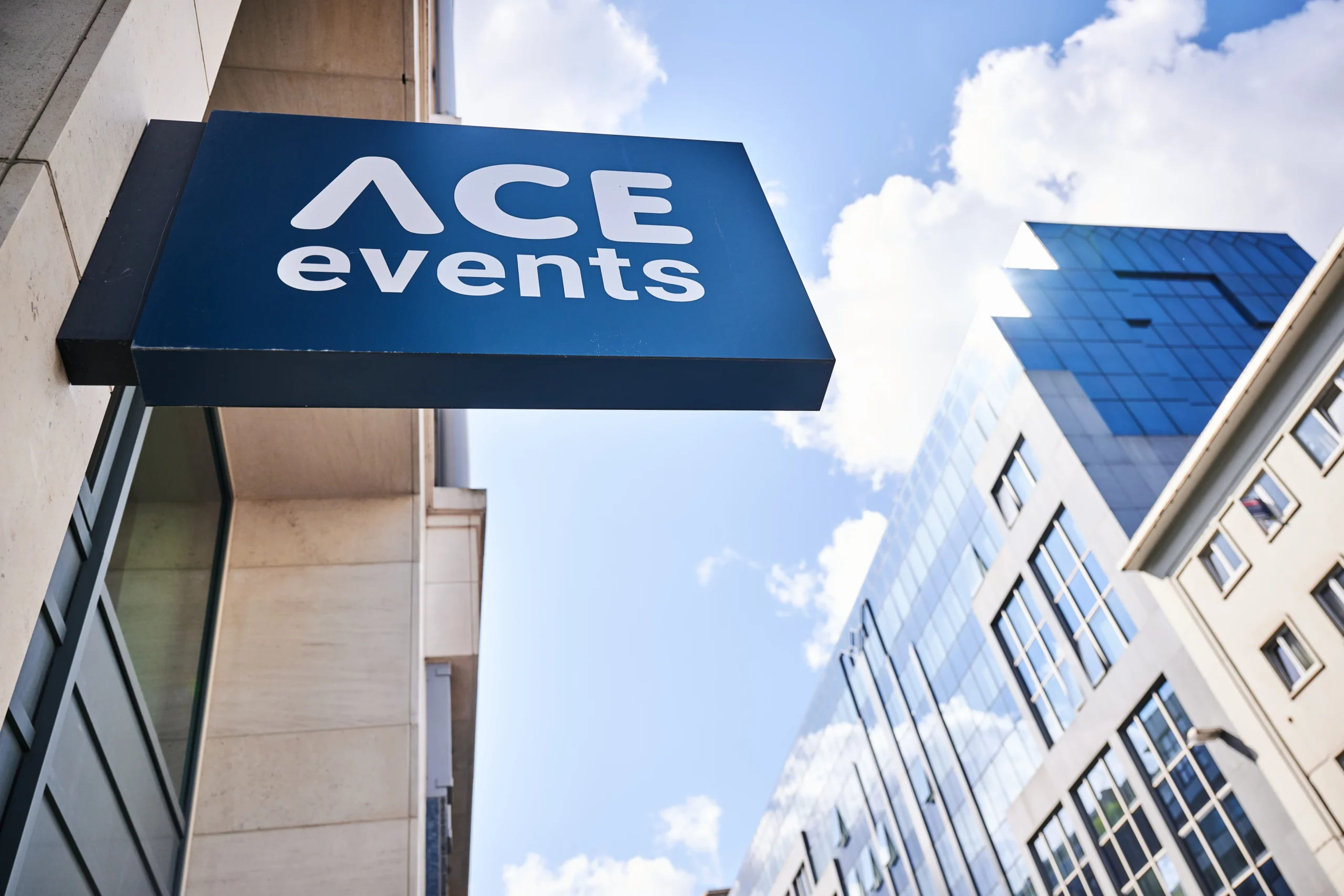 Organiser des événements d'entreprise uniques à Bruxelles avec ACE Events 1 ACe Events logo below outside shot view with building David Plas 29882 scaled